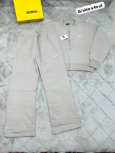 Load image into Gallery viewer, Tracksuit women