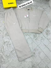 Load image into Gallery viewer, Tracksuit women