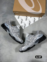 Load image into Gallery viewer, Shoes