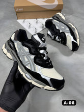 Load image into Gallery viewer, Shoes