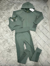 Load image into Gallery viewer, Tracksuit women