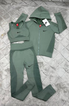Load image into Gallery viewer, Tracksuit women