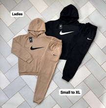 Load image into Gallery viewer, Tracksuit women