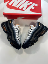 Load image into Gallery viewer, Shoes