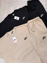 Load image into Gallery viewer, Tracksuit women