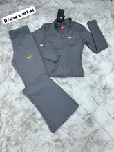 Load image into Gallery viewer, Tracksuit women