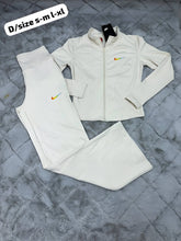 Load image into Gallery viewer, Tracksuit women
