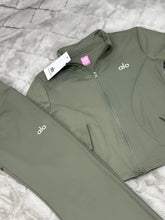 Load image into Gallery viewer, Tracksuit women
