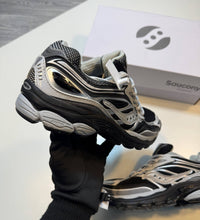 Load image into Gallery viewer, Shoes