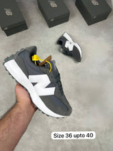 Load image into Gallery viewer, Shoes