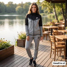 Load image into Gallery viewer, Tracksuit women
