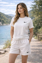 Load image into Gallery viewer, tshirt women