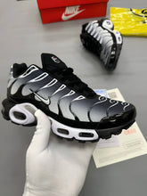 Load image into Gallery viewer, Shoes