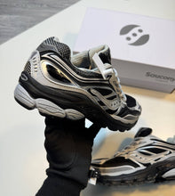Load image into Gallery viewer, Shoes