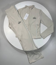 Load image into Gallery viewer, Tracksuit women