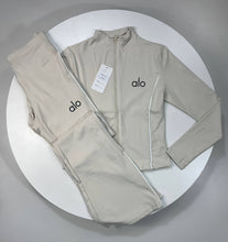 Load image into Gallery viewer, Tracksuit women