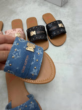 Load image into Gallery viewer, Slipper