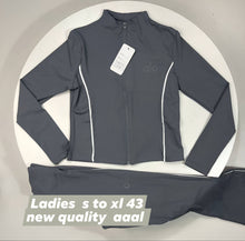 Load image into Gallery viewer, Tracksuit women