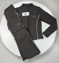 Load image into Gallery viewer, Tracksuit women