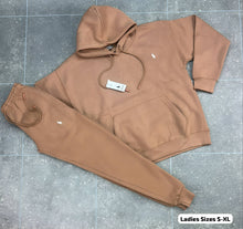 Load image into Gallery viewer, Tracksuit women