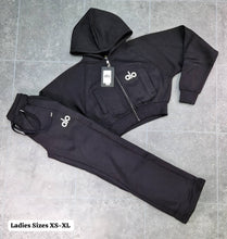 Load image into Gallery viewer, Tracksuit women