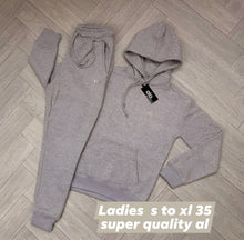 Load image into Gallery viewer, Tracksuit women