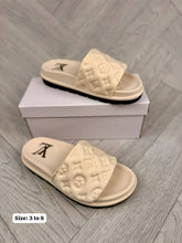 Load image into Gallery viewer, Slipper