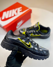Load image into Gallery viewer, Shoes