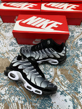 Load image into Gallery viewer, Shoes