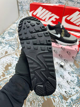 Load image into Gallery viewer, Shoes