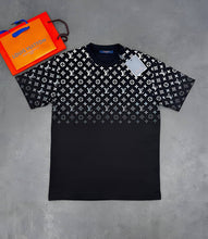 Load image into Gallery viewer, Tshirt