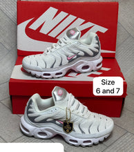 Load image into Gallery viewer, Shoes