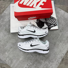 Load image into Gallery viewer, Shoes