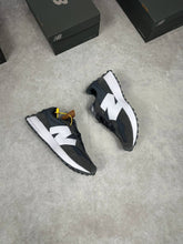 Load image into Gallery viewer, Shoes