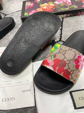 Load image into Gallery viewer, Slipper