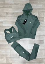 Load image into Gallery viewer, Tracksuit women