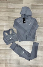 Load image into Gallery viewer, Tracksuit women