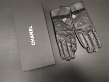 Load image into Gallery viewer, Glove