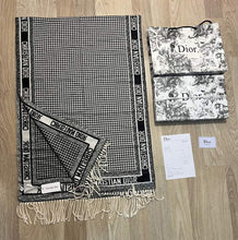 Load image into Gallery viewer, Scarf