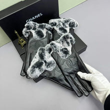 Load image into Gallery viewer, Glove