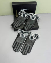 Load image into Gallery viewer, Glove