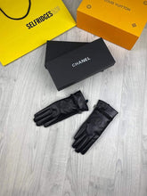 Load image into Gallery viewer, Glove