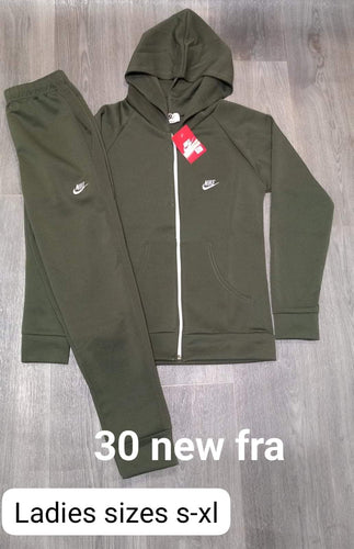 Lady Tracksuit