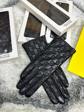 Load image into Gallery viewer, Glove