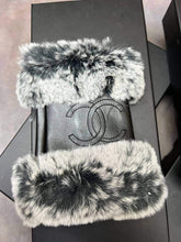 Load image into Gallery viewer, Glove