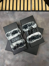 Load image into Gallery viewer, Glove