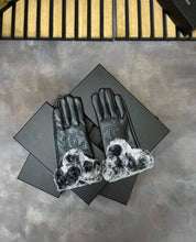 Load image into Gallery viewer, Glove