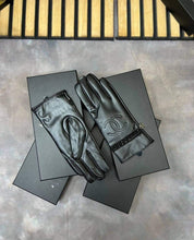 Load image into Gallery viewer, Glove