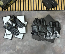 Load image into Gallery viewer, Glove