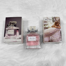 Load image into Gallery viewer, Perfume